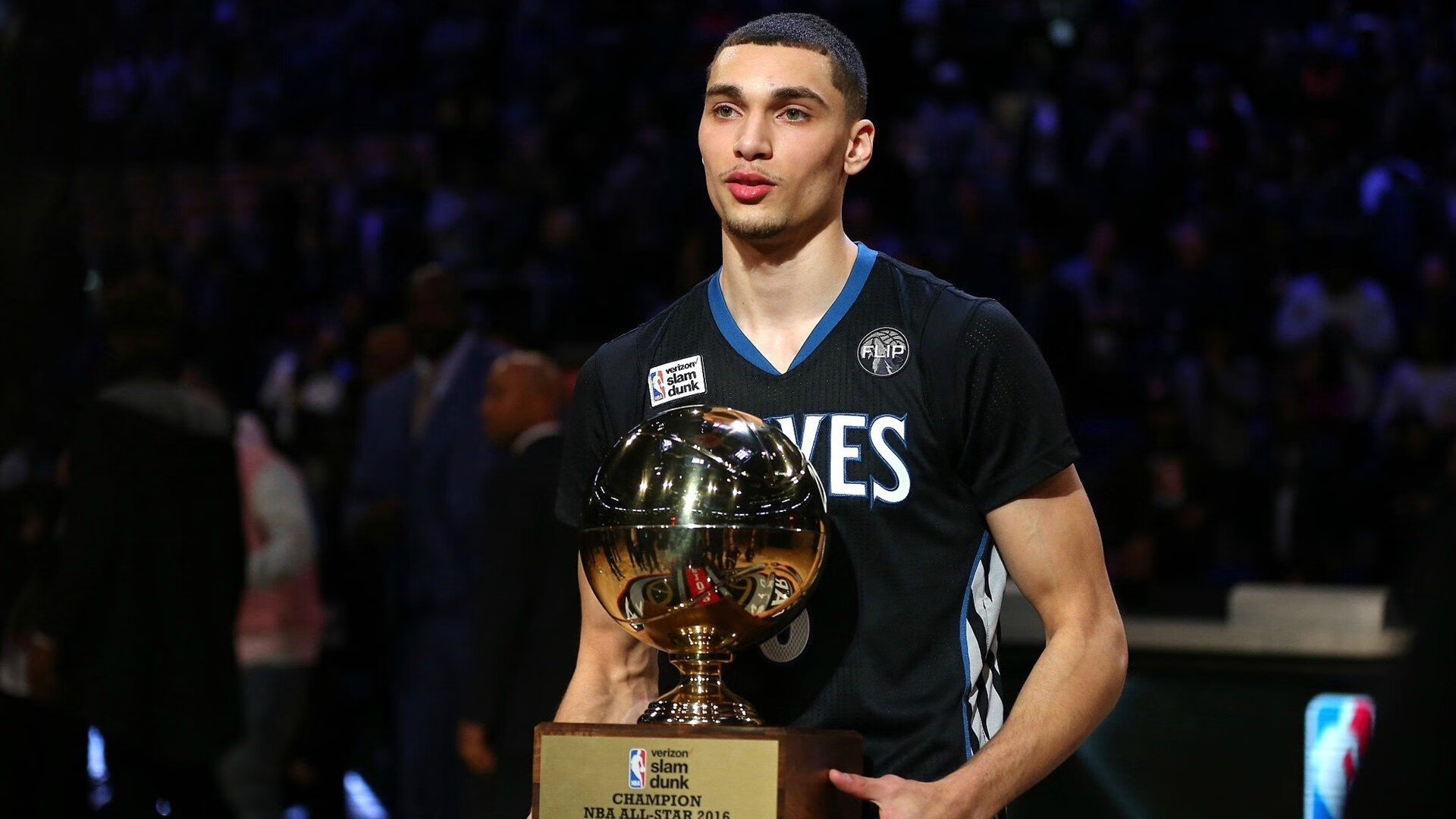 开云APP-斯塔克斯创纪录助球队夺冠希望，斯塔克斯集锦