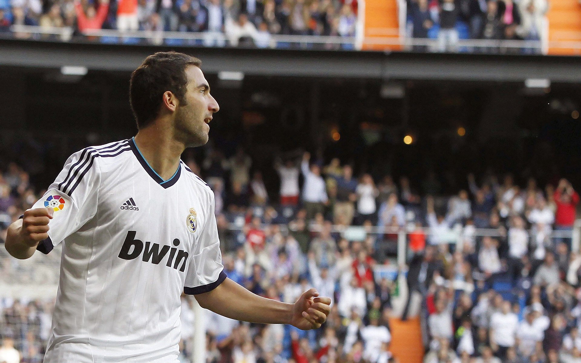 西甲：皇马3-1战胜瓦伦西亚，莫拉塔和本泽马齐发力，皇马3连冠